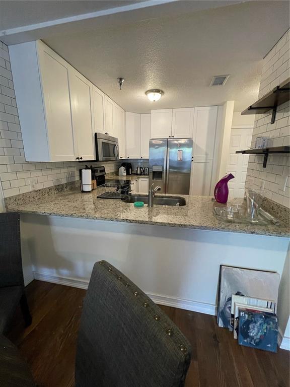 Building Photo - 15215 Amberly Dr