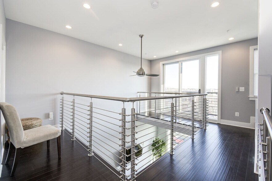 Building Photo - 2122 3rd St NE