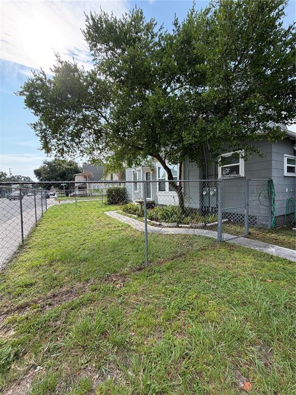Building Photo - 118 N Beaumont Ave