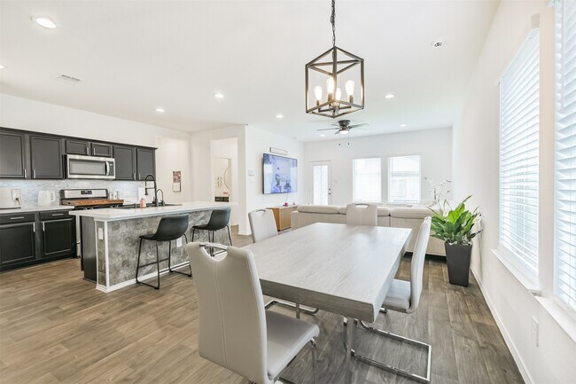 Building Photo - 14793 Hazel Br Dr