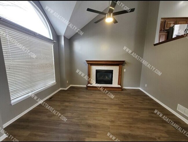 Building Photo - Gorgeous Olathe Home in South Hampton Subdivision-Available in SEPTEMBER!!