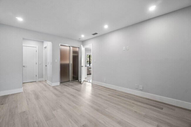 Building Photo - 820 SW 16th St