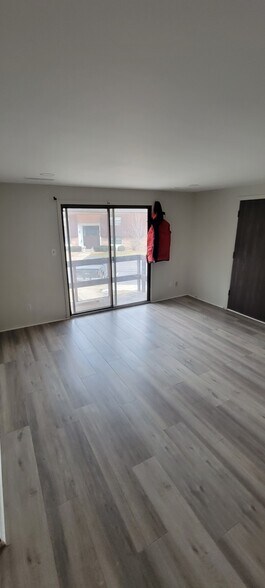 Building Photo - 1080 S Nelson Ave