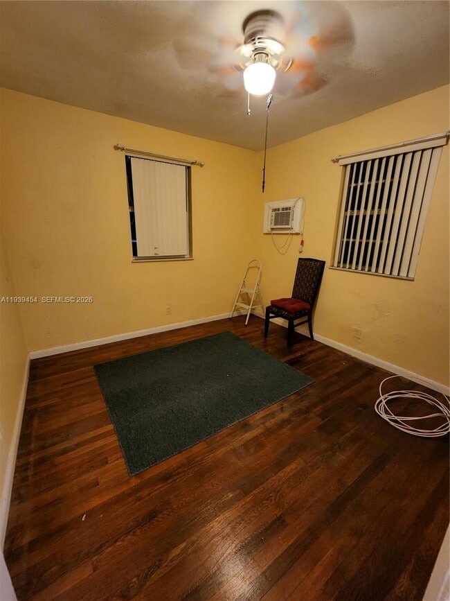 Building Photo - 319 Tyler St