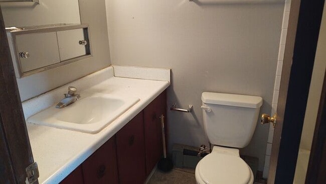 Building Photo - $895 | 1 Bedroom, 1 Bathroom Apartment | Cat Friendly | Available for August 1st, 2026 Move In!