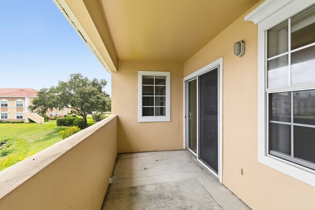 Building Photo - 1020 Villagio Cir