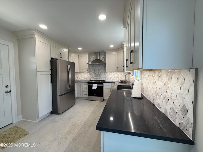 Building Photo - 977 Woodgate Ave