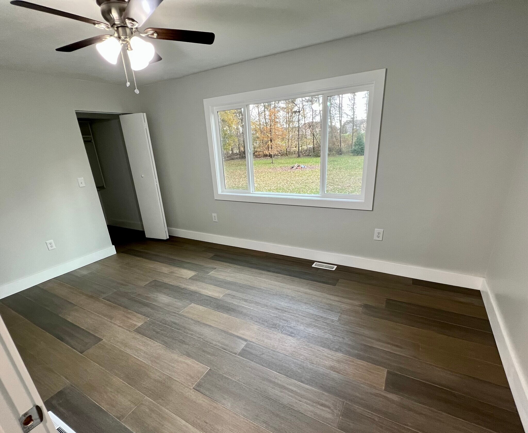 Building Photo - 5041 Medina Rd