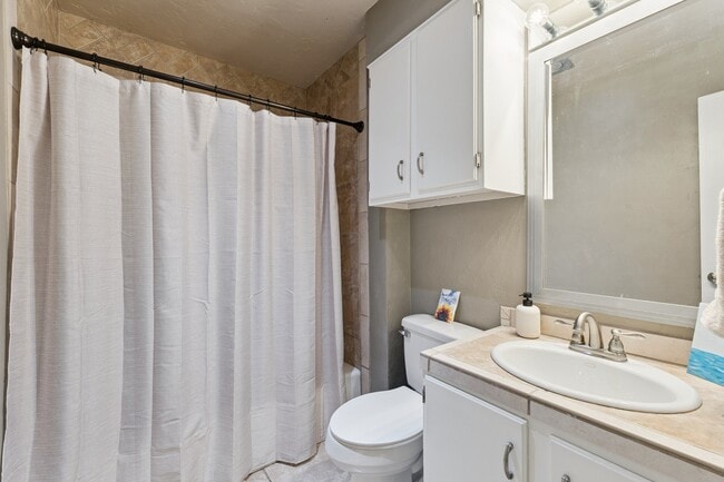 Building Photo - 9605 Hefner Village Blvd