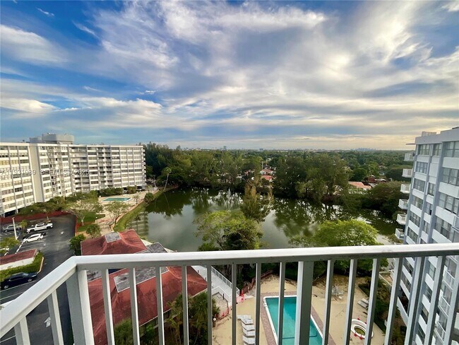 Building Photo - 1200 NE Miami Gardens Dr