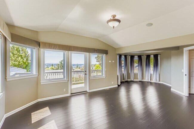 Building Photo - 4bd/3.25ba Kirkland house