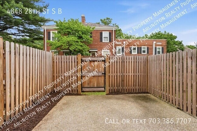 Building Photo - 4848 S 28th St