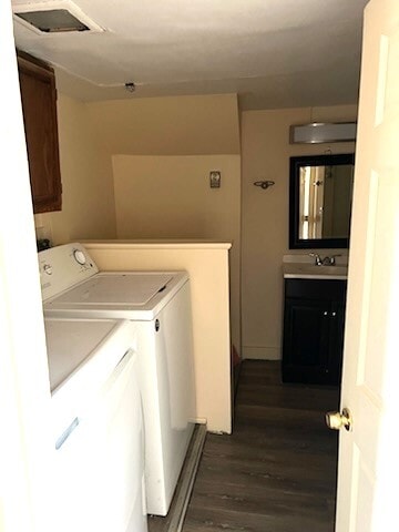 Building Photo - 3 bedofrd st bath