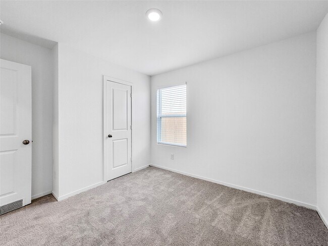 Building Photo - 1703 Green Warbler Ln