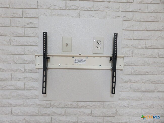 Building Photo - 1339 Mockingbird Ln