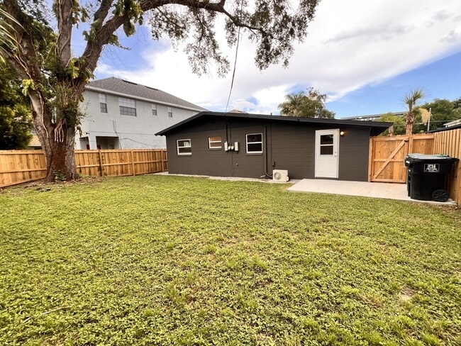 Building Photo - 2412 Formosa Ave