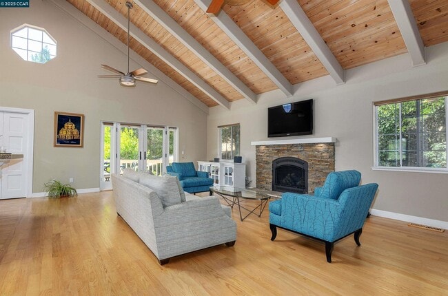 Building Photo - 3434 Woodview Dr