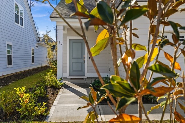 Building Photo - 119 Holloway Hl