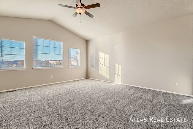 Building Photo - 708 Finch Dr