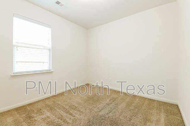 Building Photo - 330 Lavaca Dr