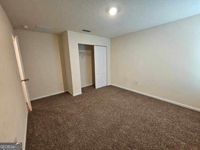 Building Photo - 137 Teakwood Dr