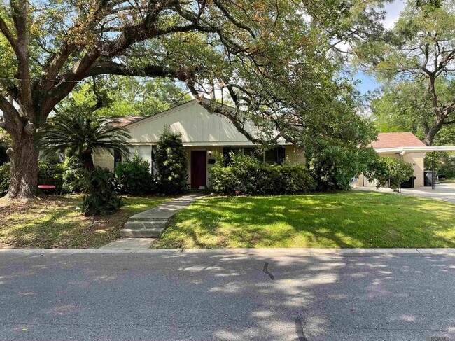 Building Photo - 1725 April St