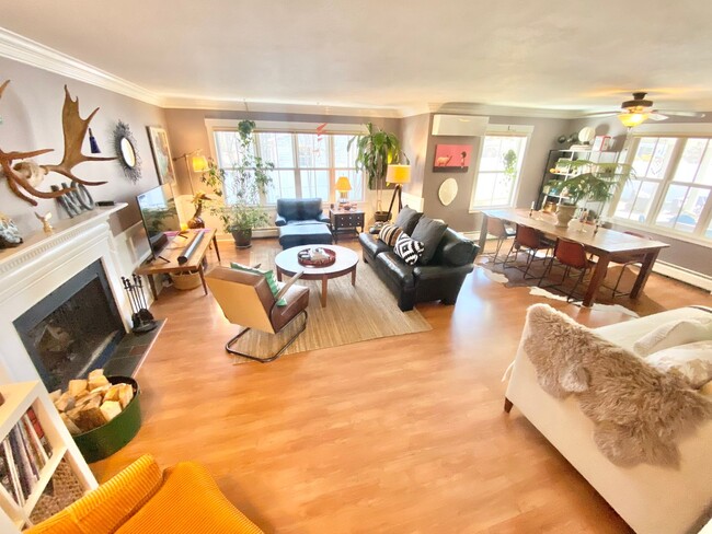 Building Photo - Charming 3-Bedroom 2-Bathroom Ranch in Laurel Hill Available 6/1