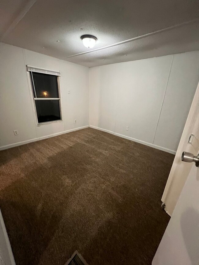 Building Photo - 691 Julia St