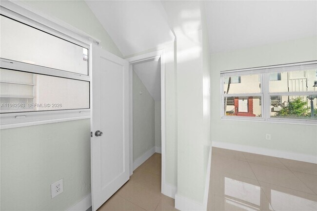 Building Photo - 1203 Marseille Dr