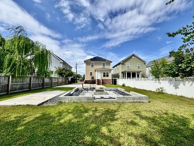 Building Photo - A Block From The Beaches! Ready 09-21-26! Oversized Parking Pad, Pet Friendly!