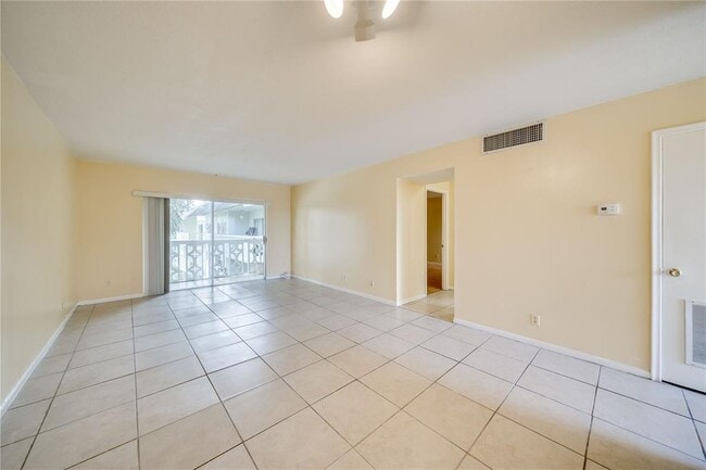 Building Photo - 4200 NW 3rd Ct