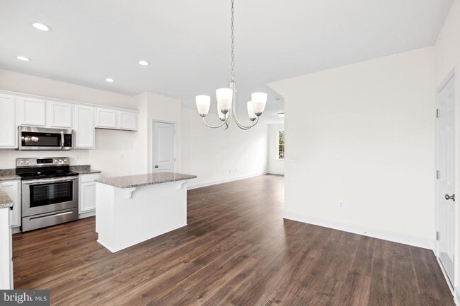 Building Photo - 3807 Castle Dr
