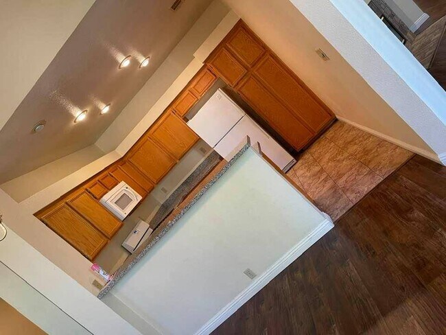 Building Photo - 5155 W Tropicana Ave