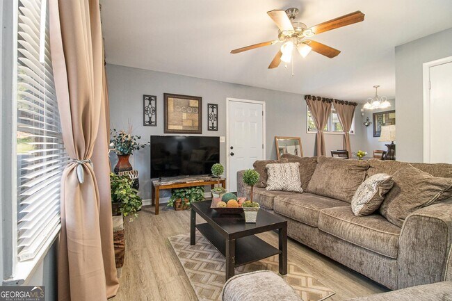 Building Photo - 127 Ruzelle Dr SE