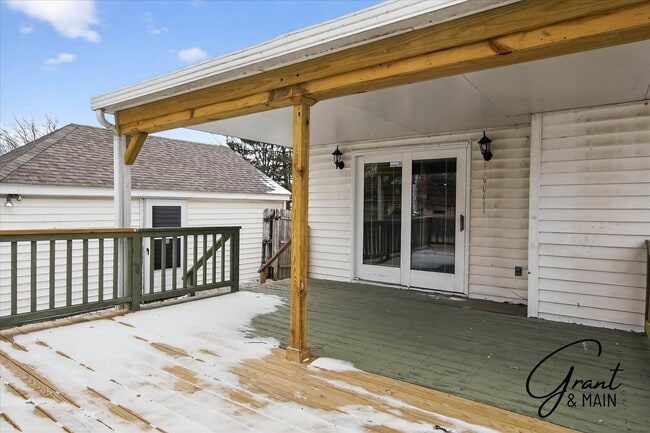 Building Photo - 3 bedroom 2 bath