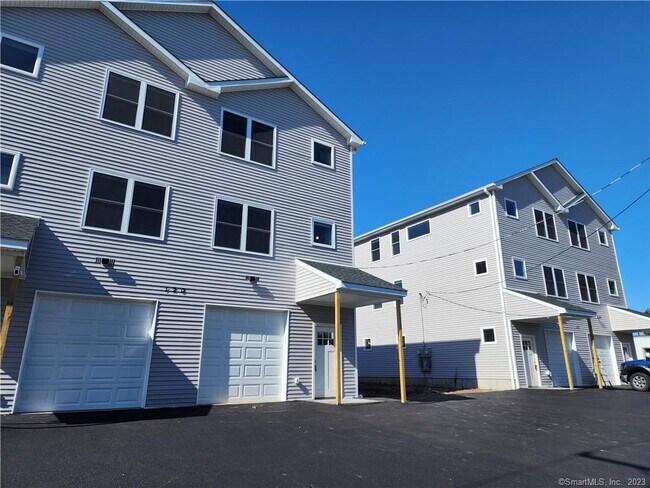 Building Photo - 126 Downing St