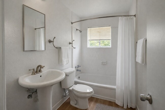 Building Photo - 5607 Jackson St