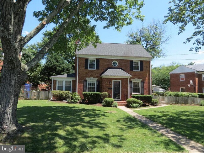 Building Photo - 9603 Evergreen St