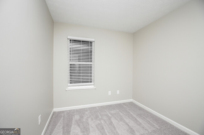 Building Photo - 2725 Wildflower Ln SW