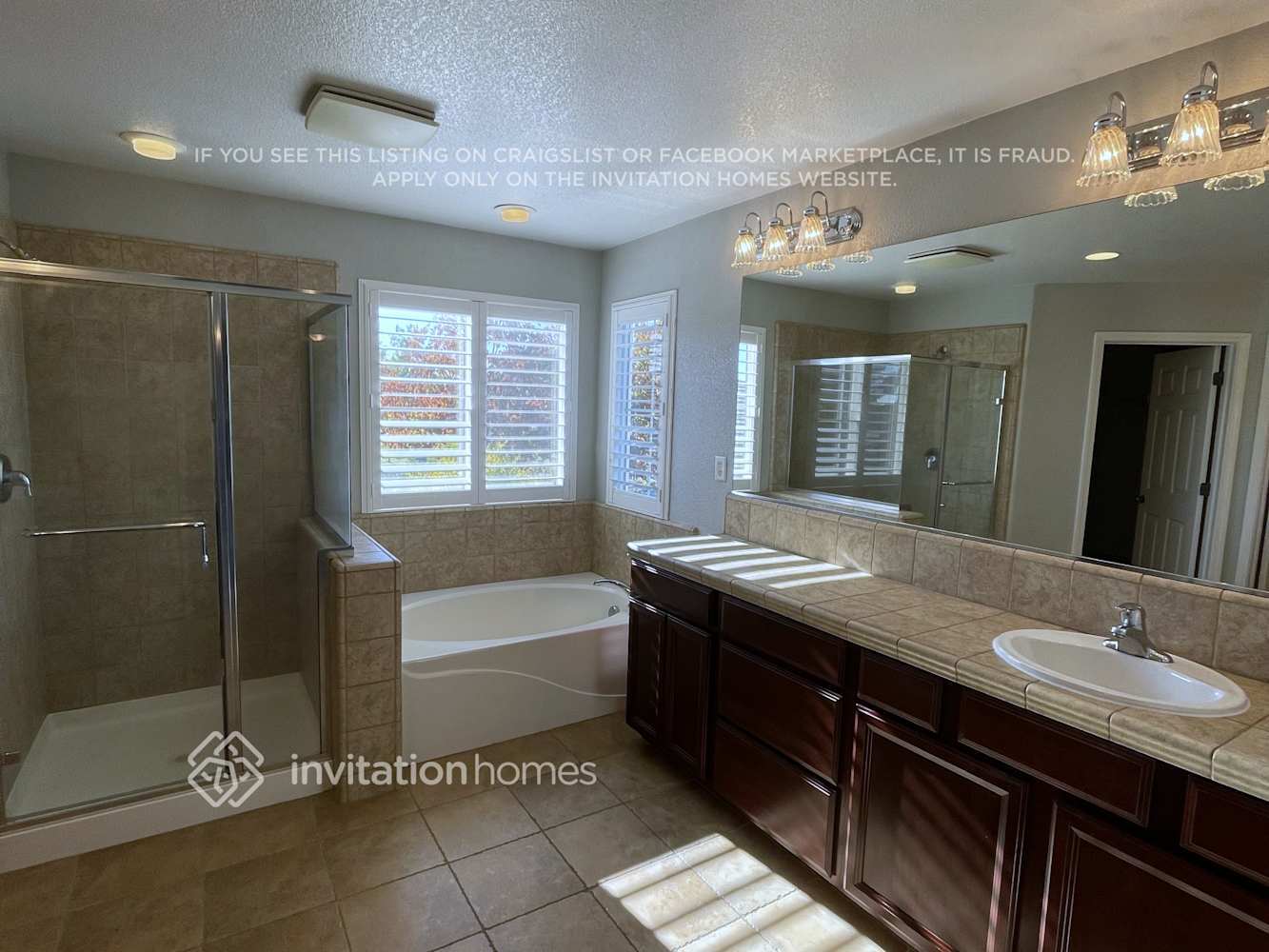 Building Photo - 406 Tara Bella Pl