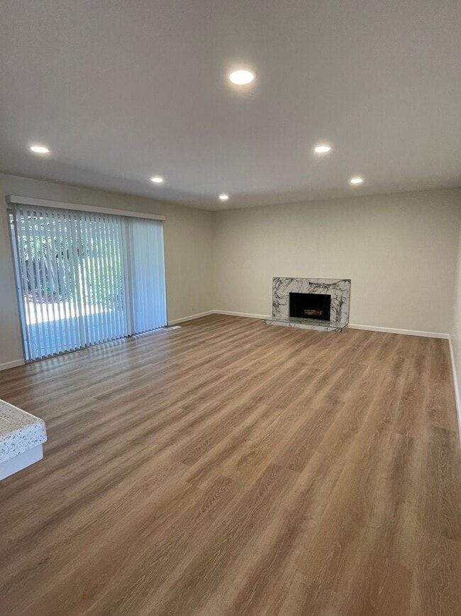 Building Photo - Beautifully Remodeled 3BR/2BA Home with Modern Finishes