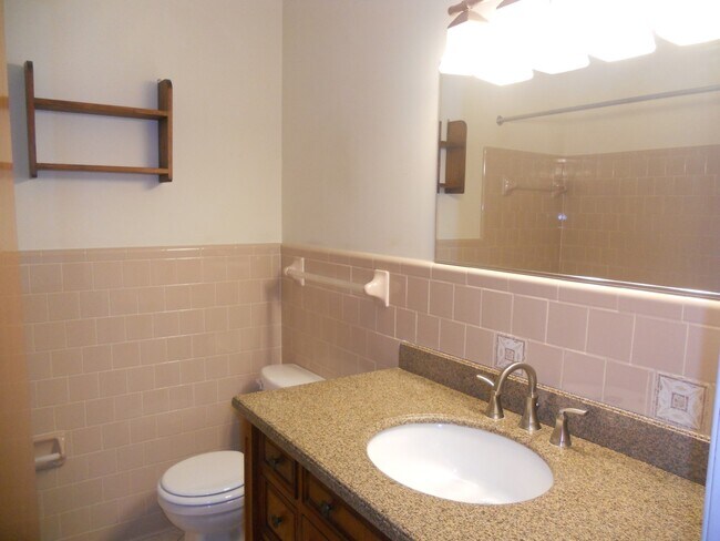 Building Photo - 868 Moyer Rd