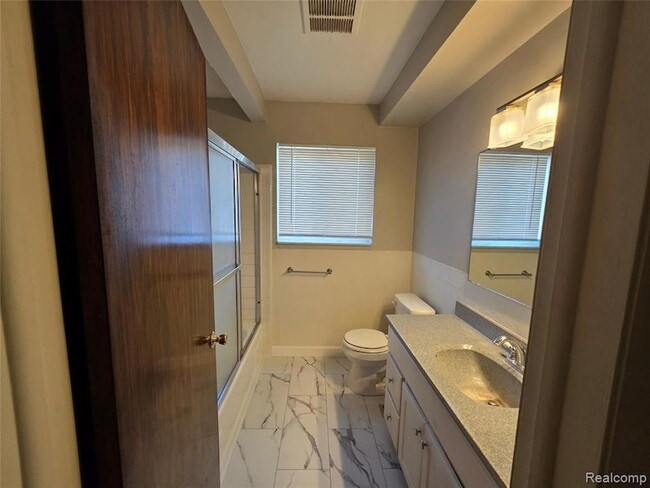 Building Photo - 20059 Washington St