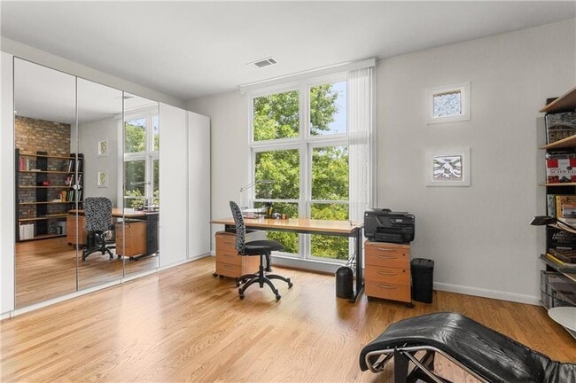 Building Photo - 1350 Fernwood Cir NE