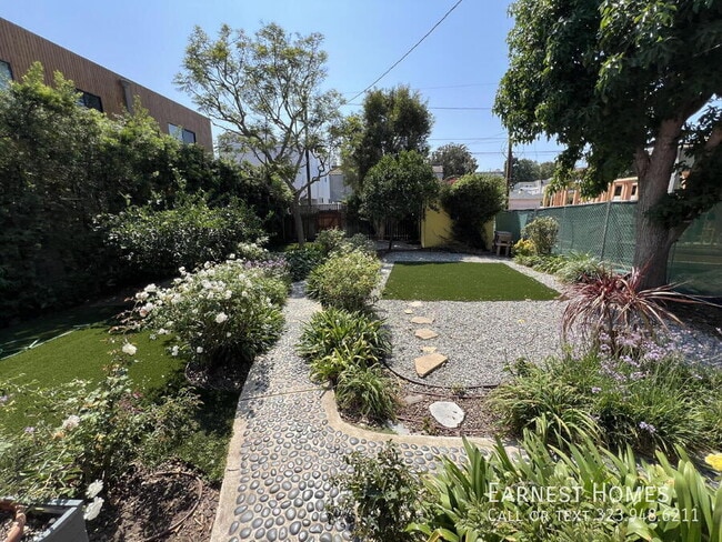 Building Photo - 3124 Highland Ave