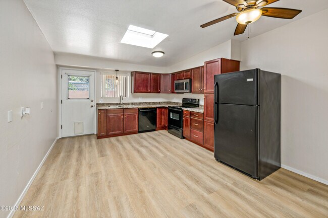 Building Photo - 3362 E Fort Lowell Rd