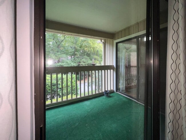 Building Photo - 221 New Kent Pl