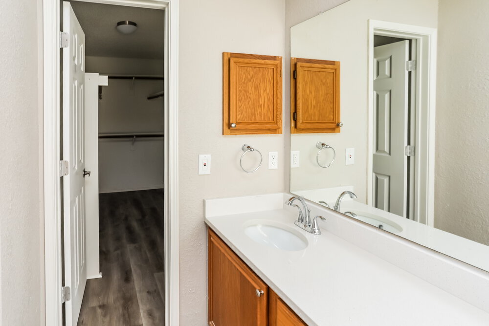 Building Photo - 5122 Eastcreek Dr
