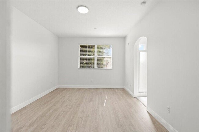 Building Photo - 4962 Leeward Ln