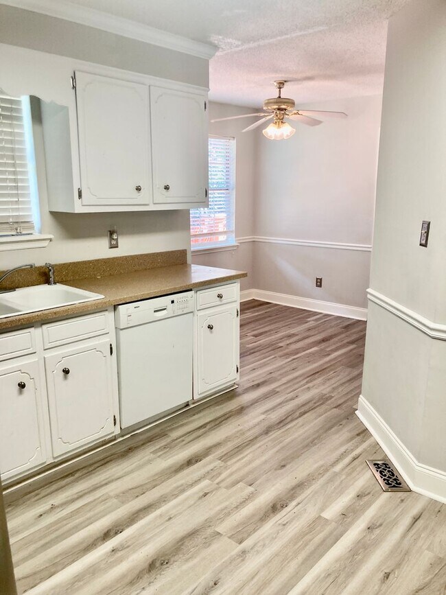 Building Photo - 4195 Litchfield Ln